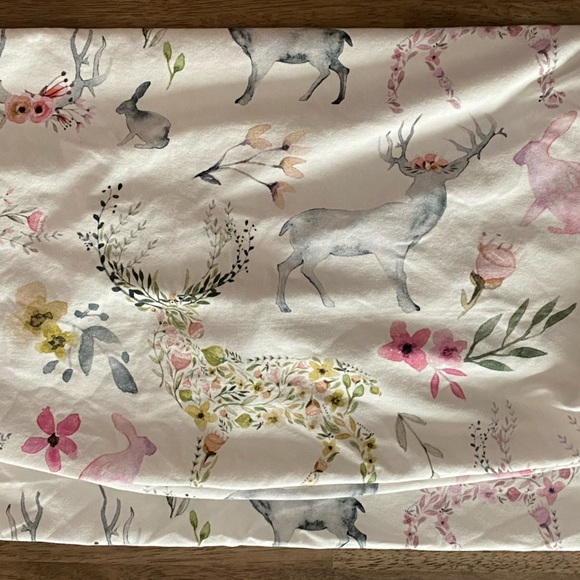 Oilo| Fitted crib sheet| Like new condition. - Picture 3 of 4